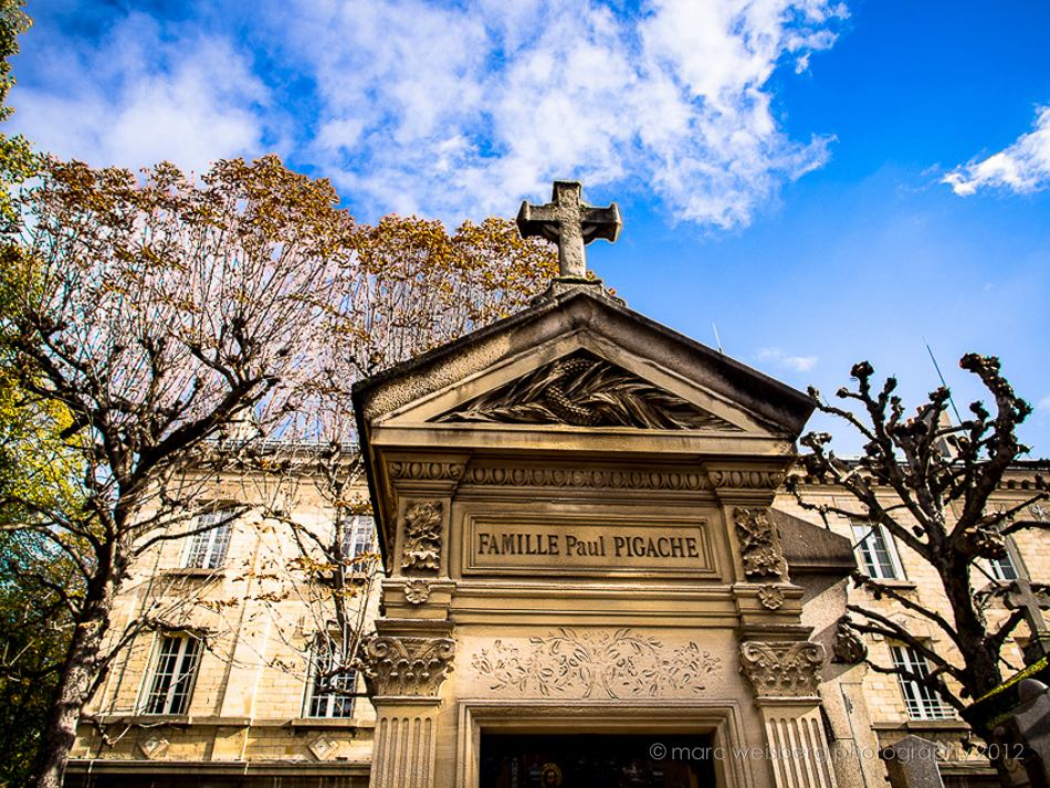 pere lachaise cemetery, paris, picture