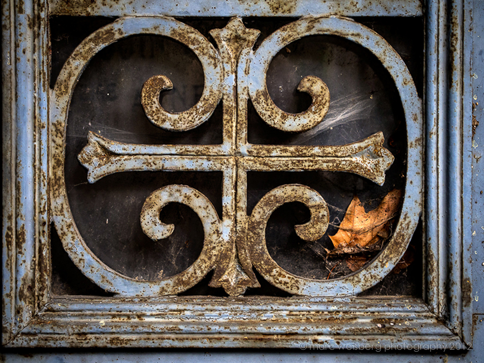 iron work, tomb door exterior, pere lachaise cemetery, paris, pictures