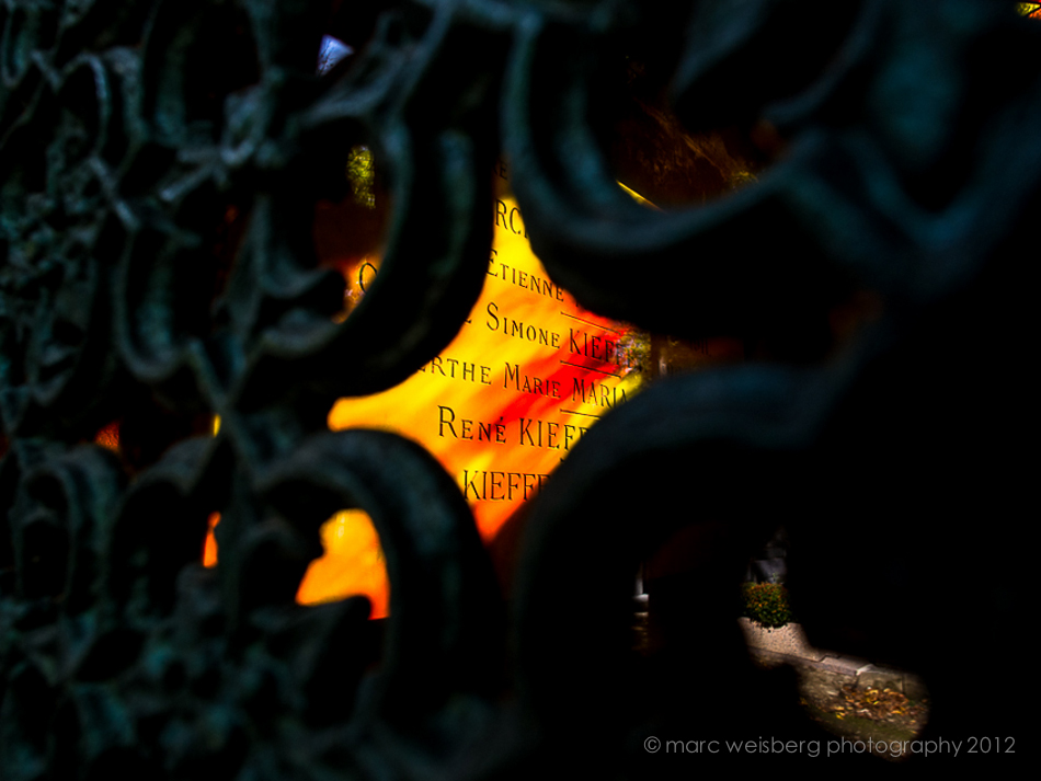 tomb door, iron work, pere lachaise cemetery, paris, pictures